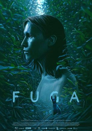 Una cara de mujer en el bosque y un perro negro.