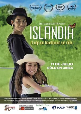 Una mujer y una niña sonriendo.